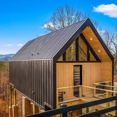 Villa The Flame Azalea - Luxury Treehouse - Hot Tub, Wi-Fi, Soaring Views, 10 Min To Pf - Perfect For Couples!